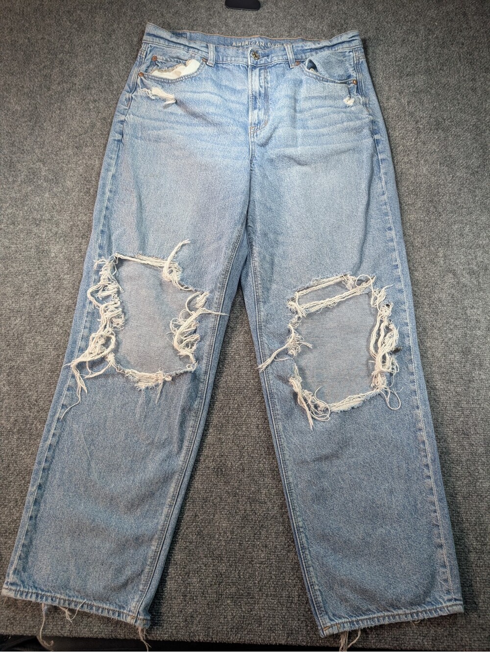 American Eagle Light Wash Size 14 Strigid Ripped High Waisted Baggy Jeans